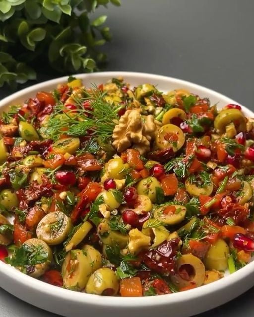 Kabak, Domates ve Organik Zeytinyağı ile Kinoa Salatası